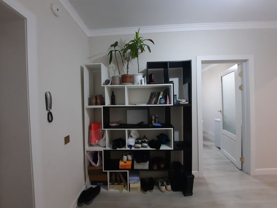 Продам шкаф,полки и диван (пылесос в подарок)