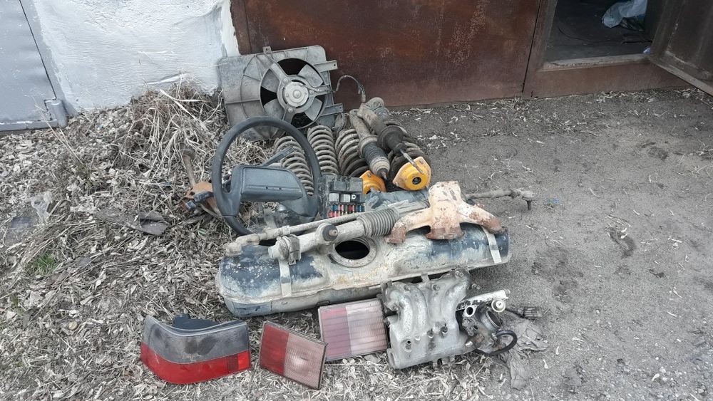 Продам ВАЗ 2110 по запчастям