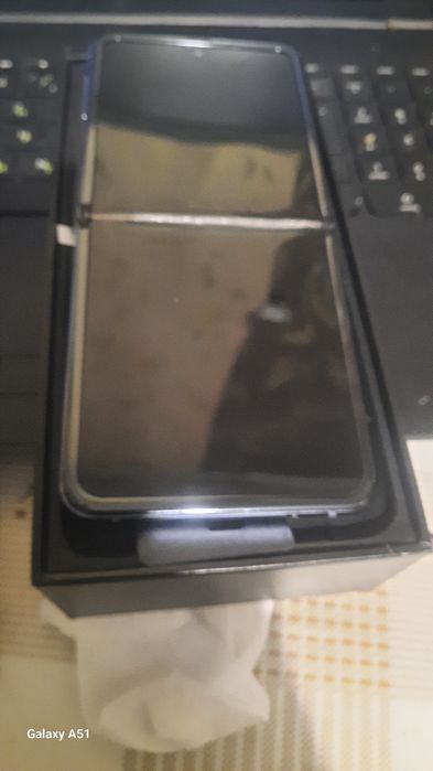 SAMSUNC Calaxu Z. FLIP модельSM F 700F
