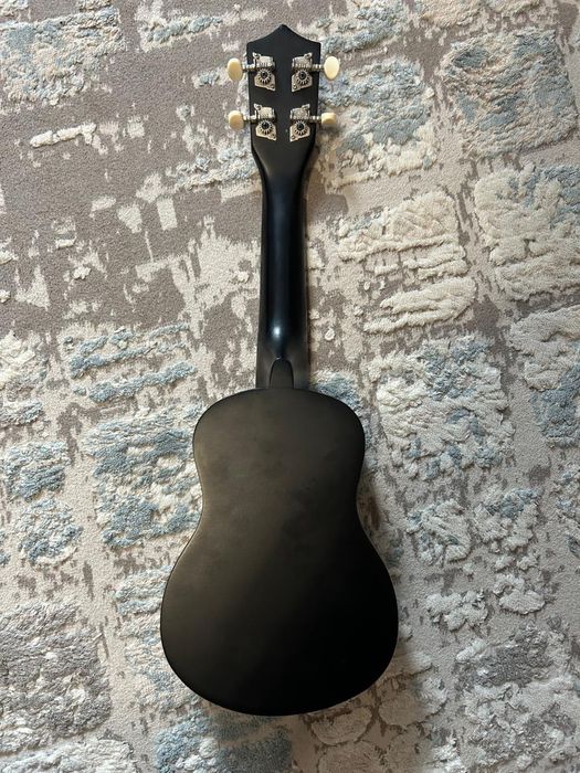 Продам укулеле в хорошем состоянии