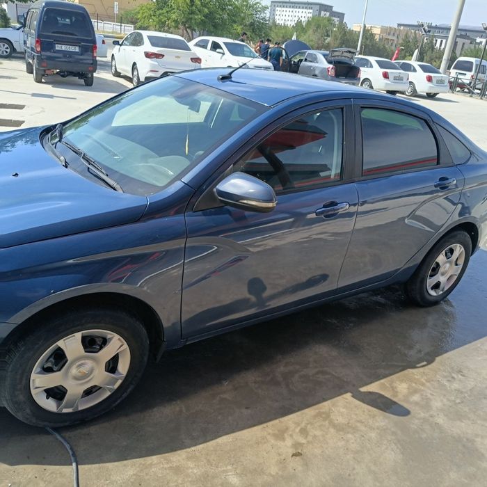 Lada Cobalt 2018 — 3