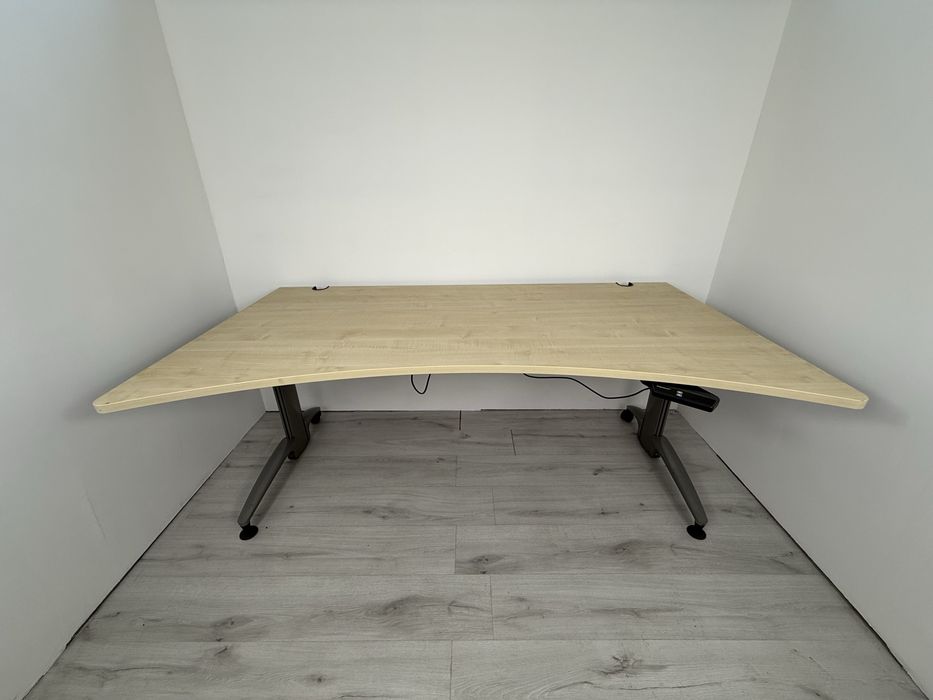 Немско бюро електрическо повдигане обзавеждане