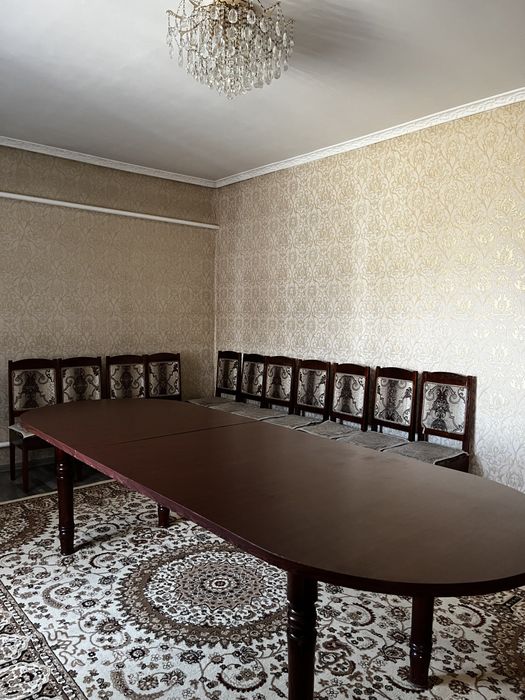 Стол с стульями