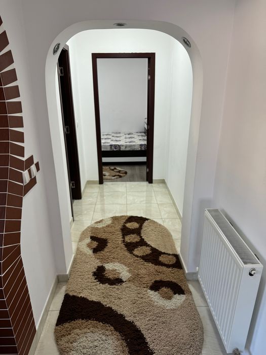 Inchirez apartament cu 2 camere la etaj 3