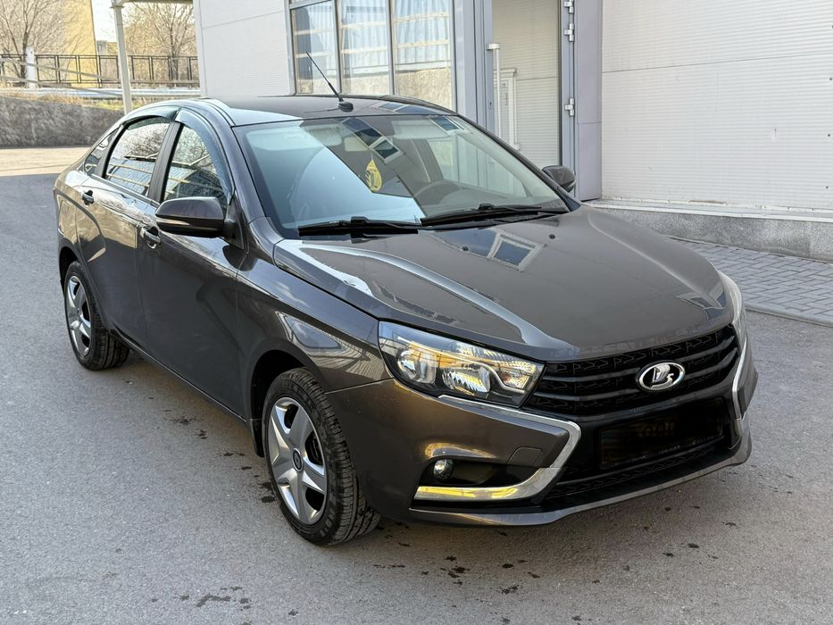 Лада- Vesta в lux