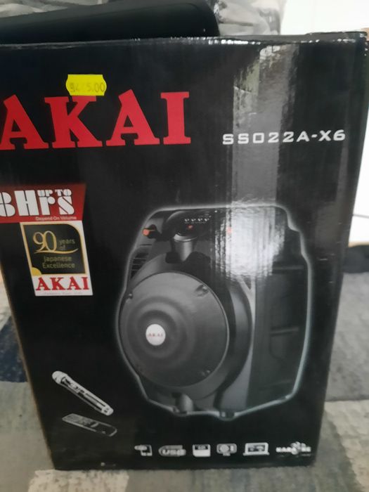 Boxa AKAI,cu microfon .NOU.