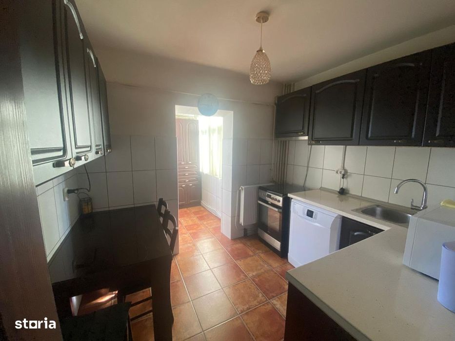 Închiriez apartament 2 camere in Piata Centrala