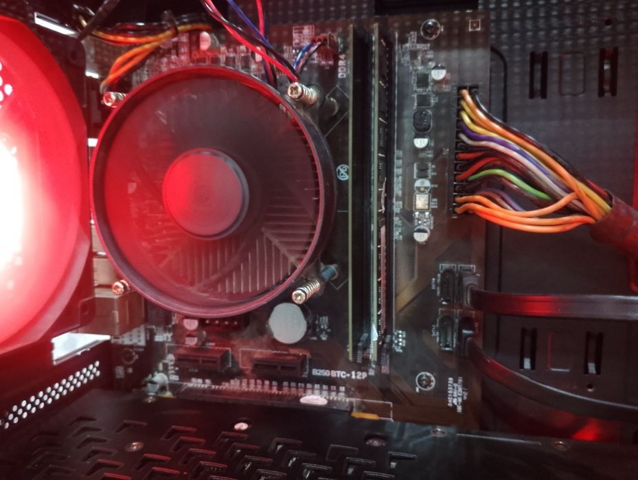 Kompyuter qismlari sotiladi