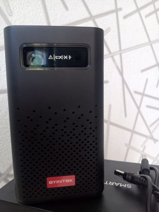 Проектор BYINTEK. Оригинальный