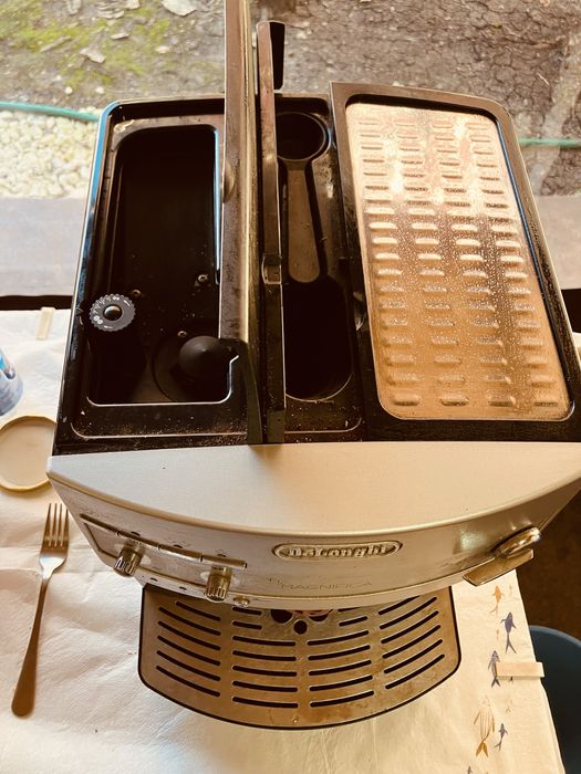 Кафе машина Delonghi Magnifica