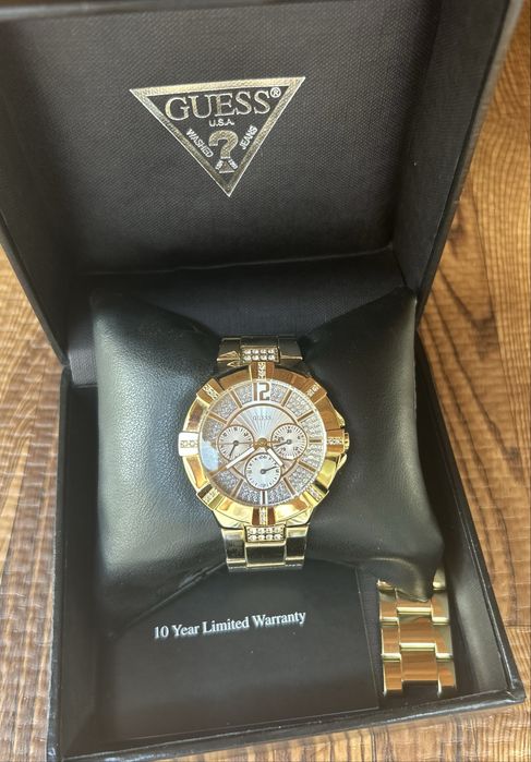 Ceas Guess damă auriu – Japan Movement, 100 m Water Resistant, în cutie