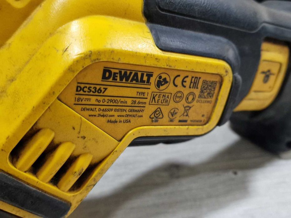 Акумулаторен компактен саблен трион DeWalt DCS367 + батерия и зарядно