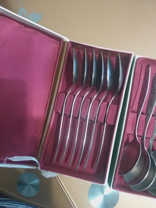 Продам 2 набора ложек