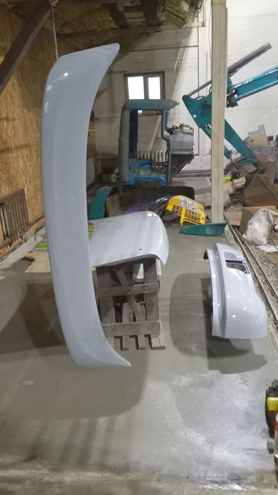 Продам бампер тойота карина ед