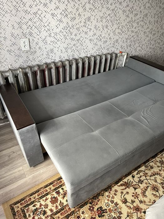 Продам диван 2 метровый в хорошем состояние
