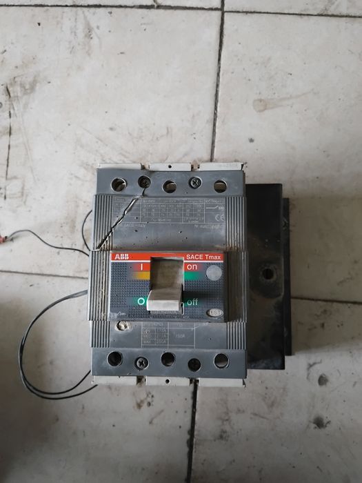 3 полюстық автомат