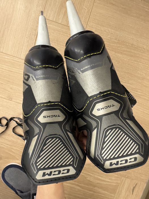 Продам хоккейные коньки