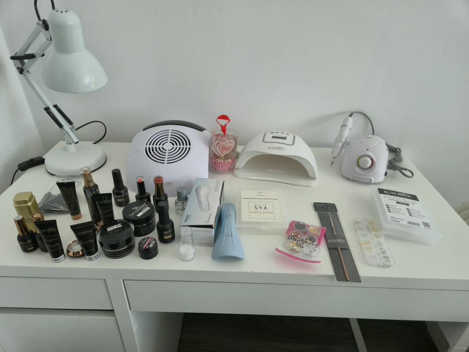Birou manichiura + aparate+ produse