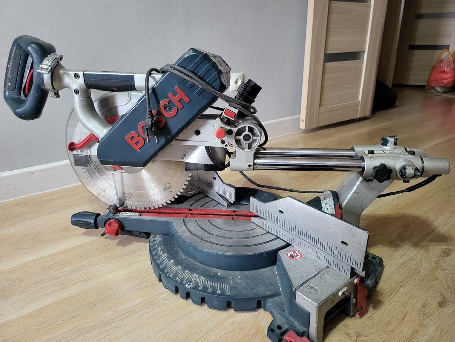 Продается торцовачный станок от BOSCH