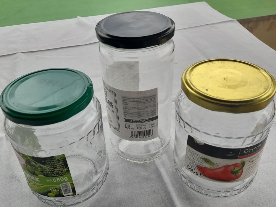 Стъклени буркани и бутилки