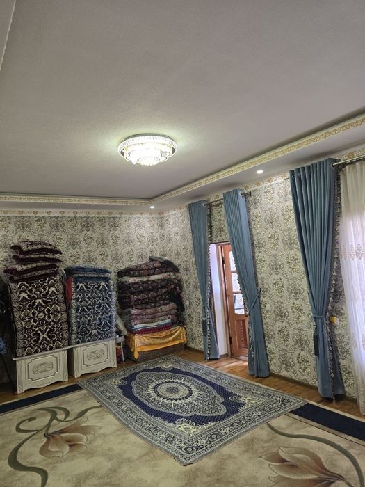 Yangiyo'lda 5,5 sotix 6 xonali uy sotiladi