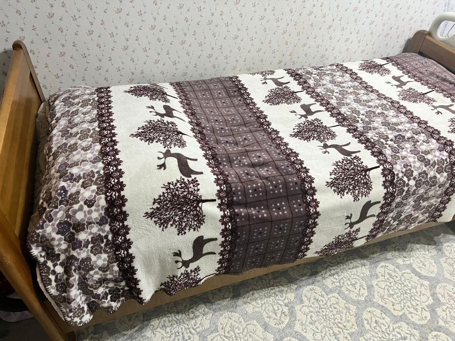 Продаю кровать вместе с матрасом