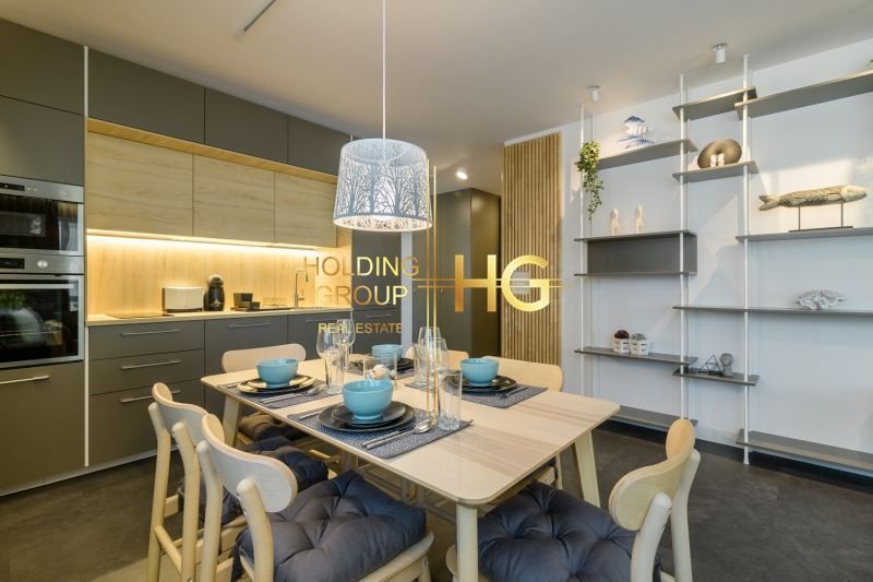 Продава се Тристаен апартамент в Варна, Бриз - 92 кв.м за 3250 €/кв.м - Снимка #3