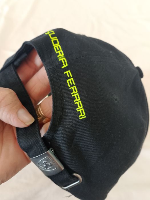 Șepci originale Ferrari ca noi