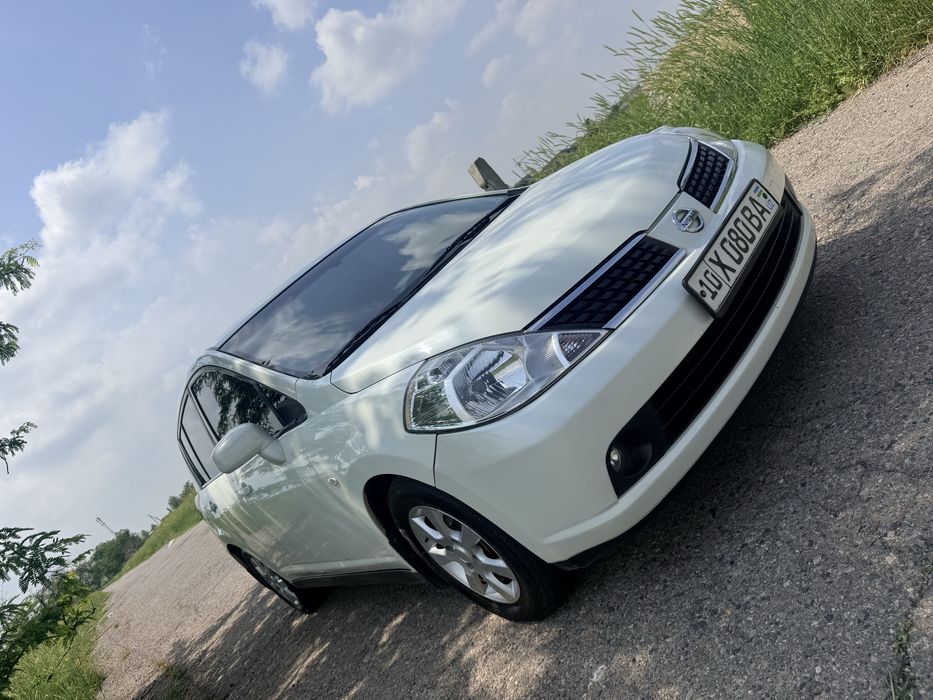 Nissan tiida Avtomat
