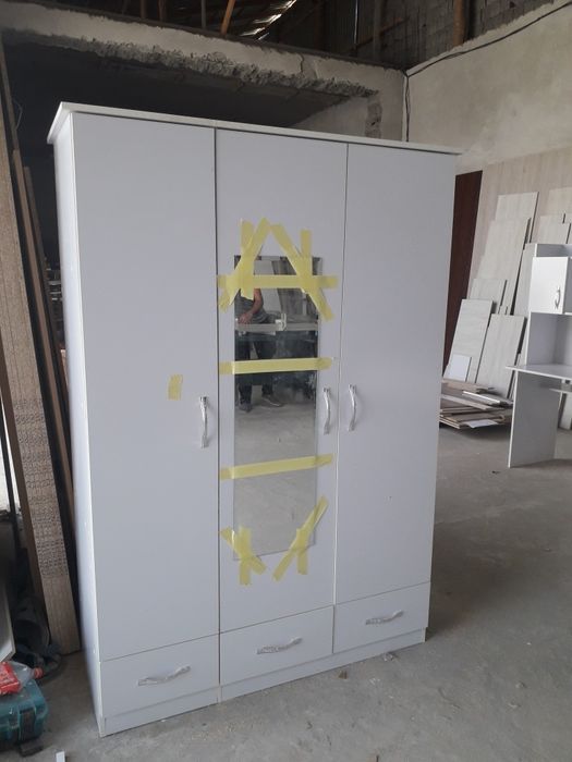 Bolalar shkafi va dars stoli zakazga