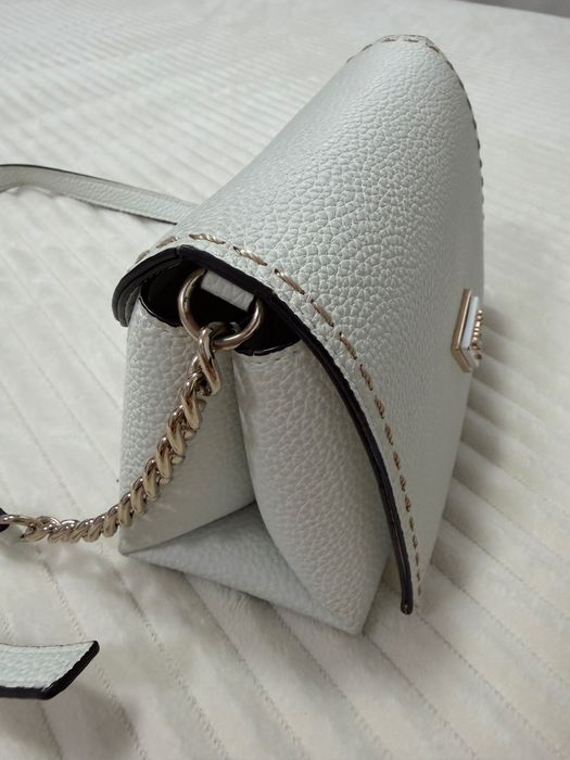 Оригинална чанта Guess