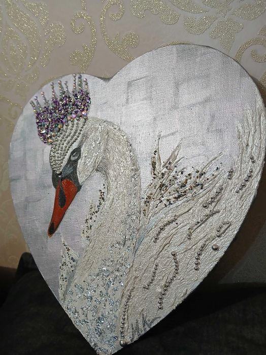 Картина с лебед за влюбени