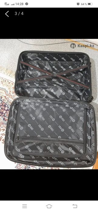 Чемодан дорожный