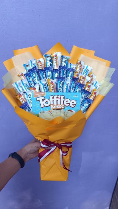 Сладкий букет из конфет