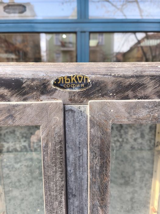 Метална аптекарска витрина от царско време