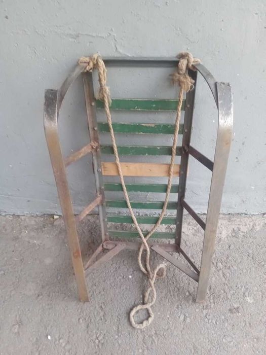 Продам санки металлические.