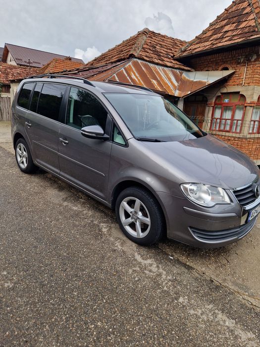 Volkswagen Touran 2010  2.0 TDI