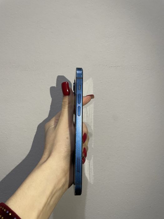 iPhone 12, 128 GB. Face ID толық істейді. Батареясы — 76%.