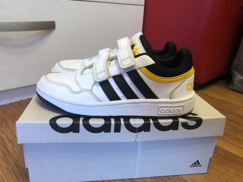 Adidas детски маратонки Hoops номер 35