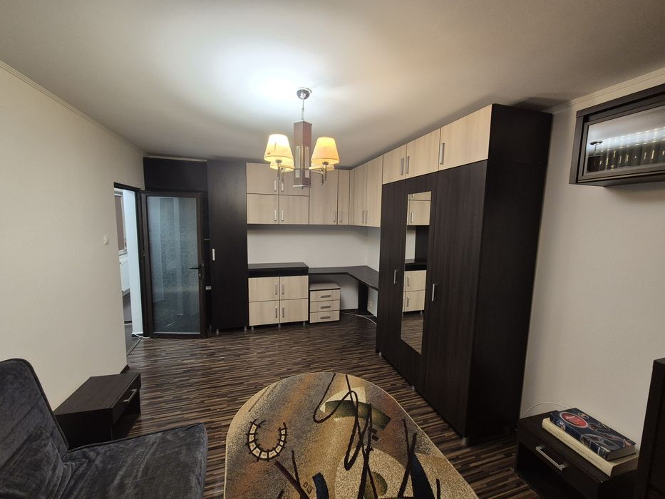 Inchiriez apartament  Piata Gorjului