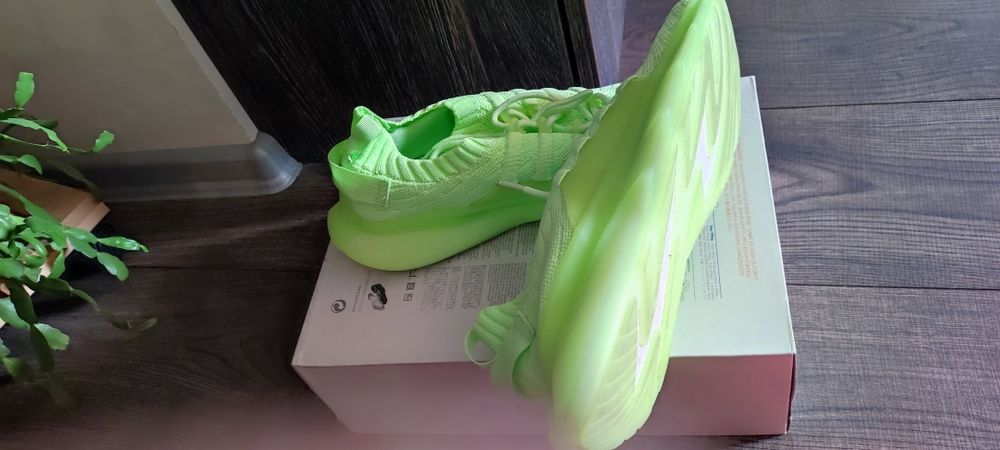 Дамски маратонки и боти по 15 и 20 лв