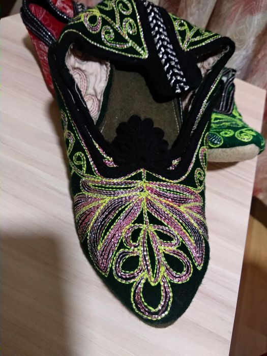 Нови ръчно изработени и бродирани родопски терлици