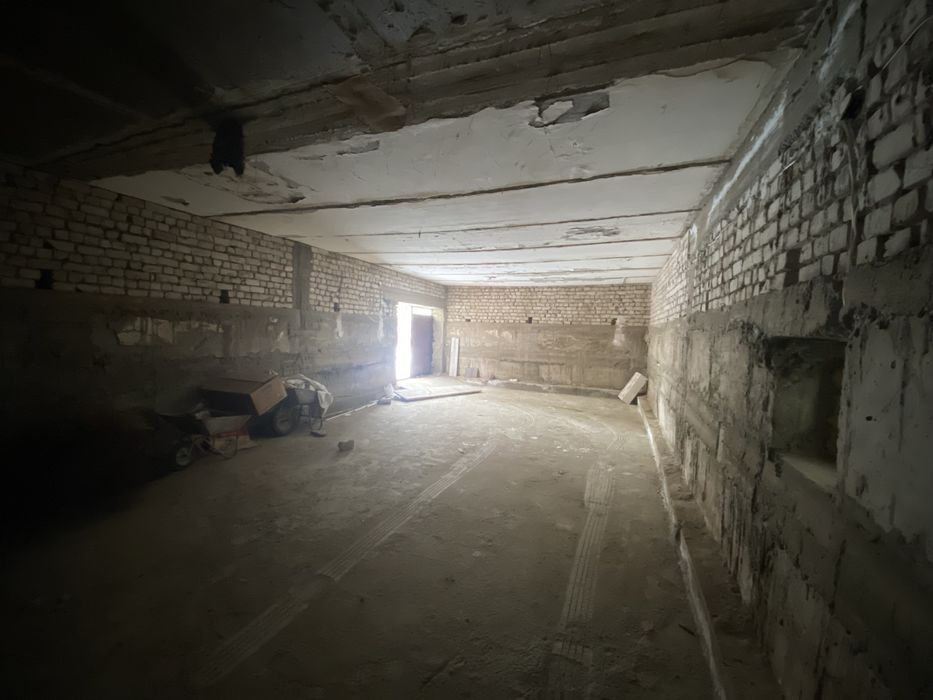 Urganch Shahrida Ray Sentir bozor yonida 80 kv garaj Arendaga bariladi