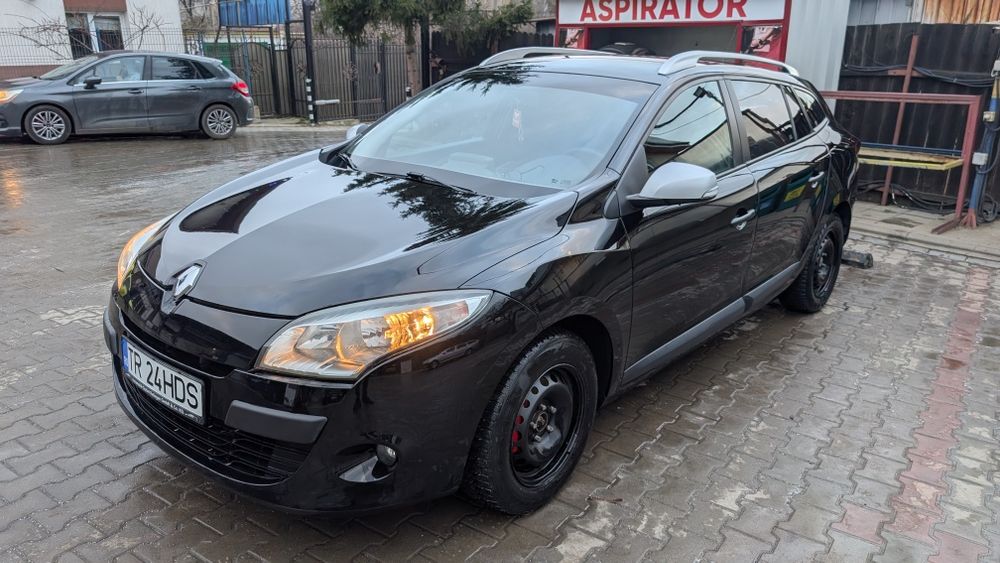Vând Megane 3 2011 1.6 E5 157k izolata fonic