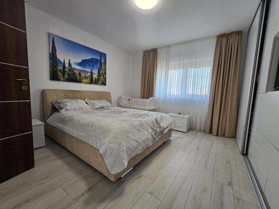 2 case cu teren  4871mp intravilan si livada