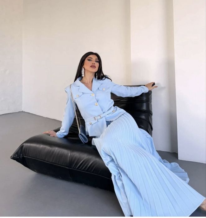 Compleu sacou si fusta plisata