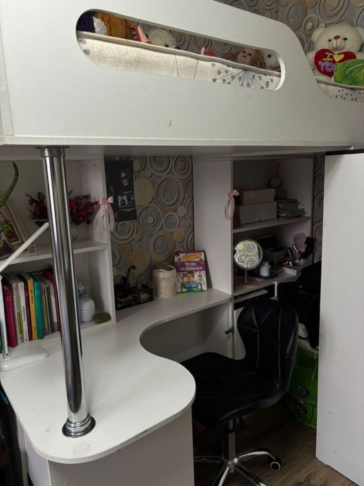 Продам детскую кровать гарнитур