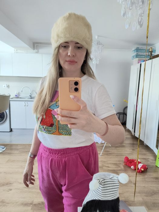 Vând căciulă ușoară din blana de iepure