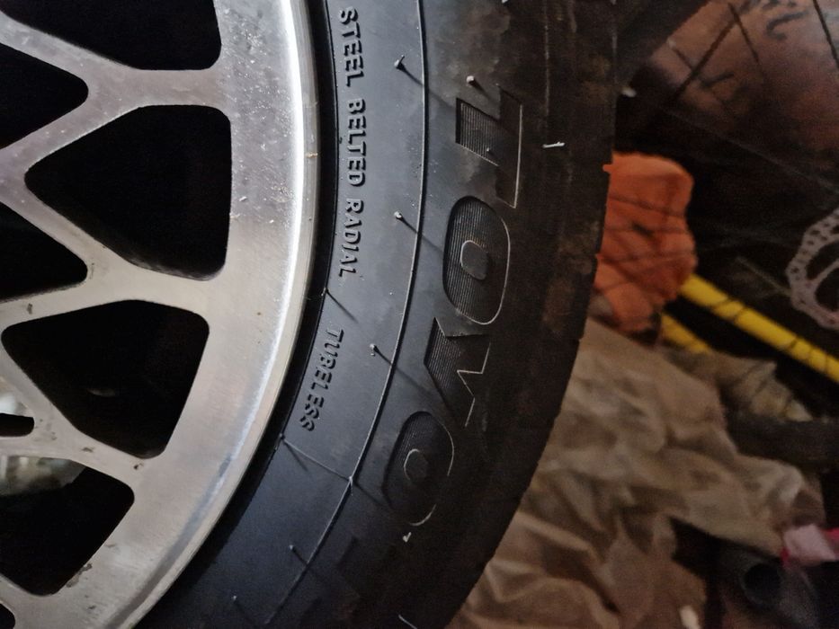 Продам новые шины Toyo с дисками r15