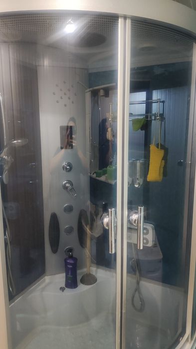 Срочно продам душевую кабину